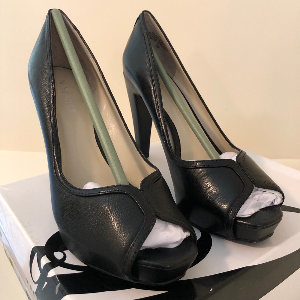 *2x HP* NIB! Nine West Genuine Leather Peep Toe Heels
